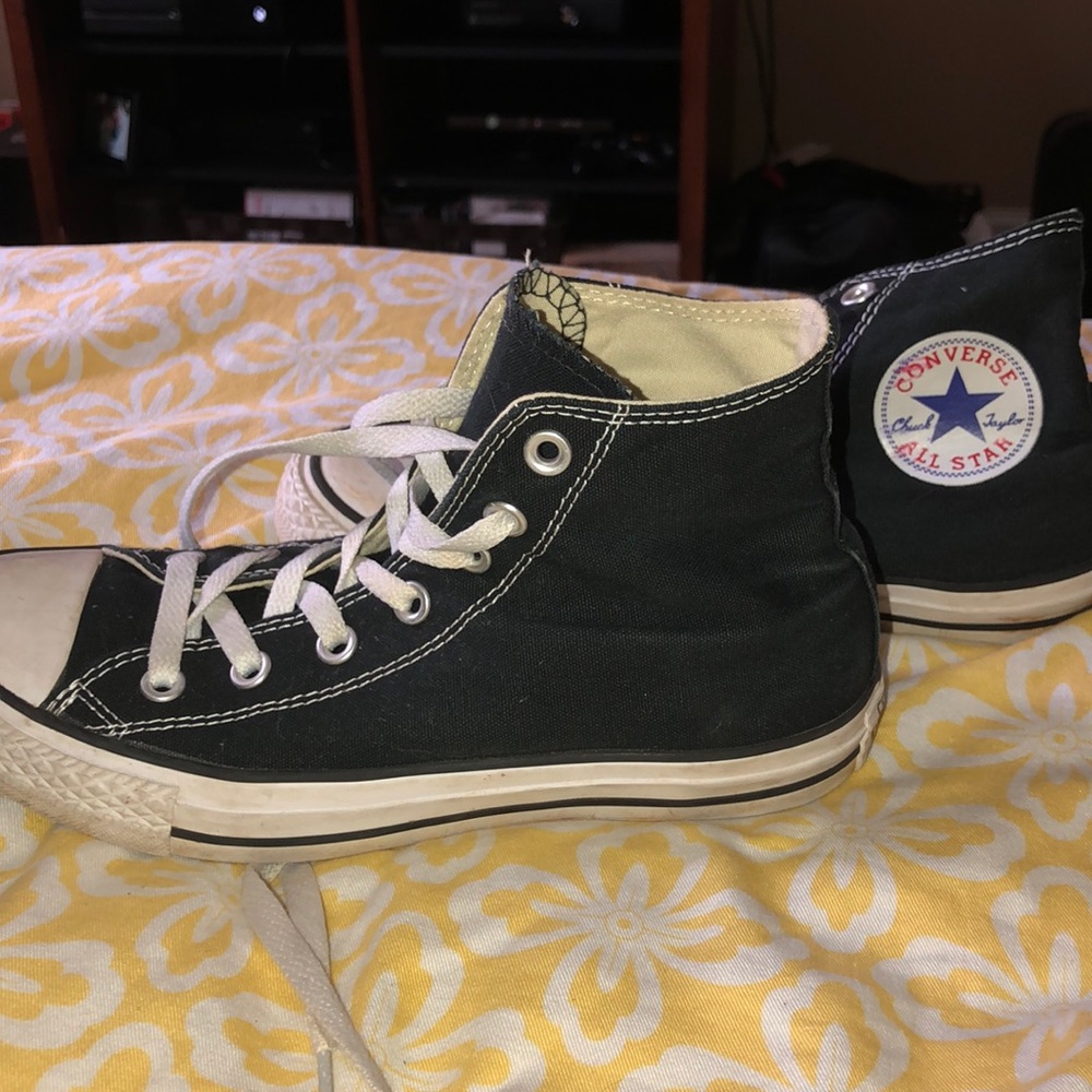 Black hightop converse! ⭐️